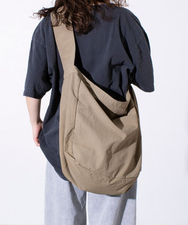 ［WEB限定 SPECIAL PRICE！］【UNIVERSAL OVERALL】ウィンクルナイロン ニュースペーパーバッグ ショルダー 30L