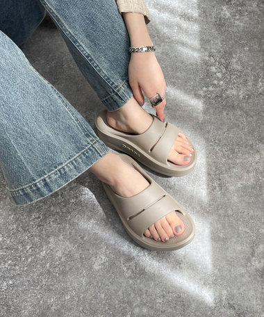 【OOFOS / ウーフォス】 OOmegaOOahh