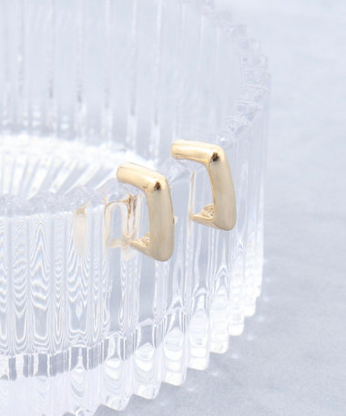 【grace grace/グラスグラス】スクエアＧ型イヤリング