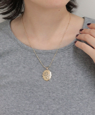 刺繍モチーフトップネックレス