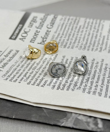 クリアストーンワンタッチピアス