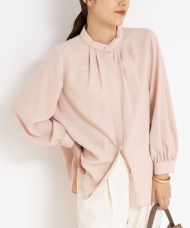 ウォッシャブルバックサテンパール釦タックブラウス