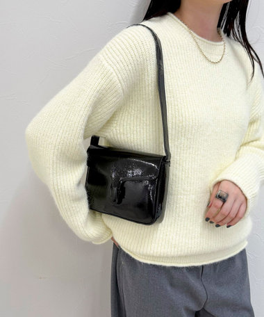 エナメルフラップワンハンドルバッグ