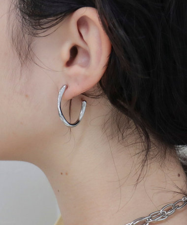 メタルカールピアス