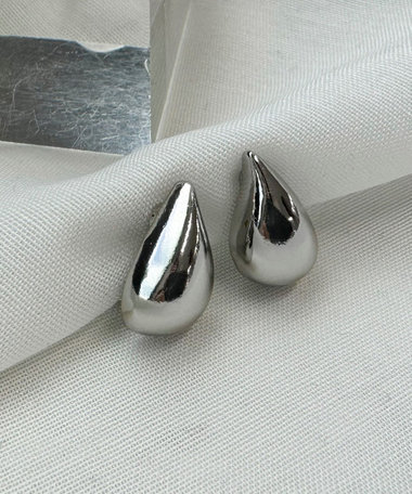 メタルしずくイヤリング