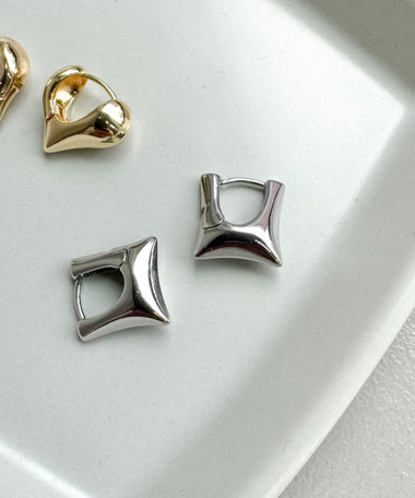 ぷっくりスクエアワンタッチピアス