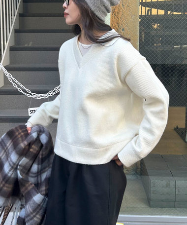 リブ見えニットソーVネックプルオーバー