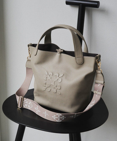 エンボスモノグラム2WAYタウントートバッグ