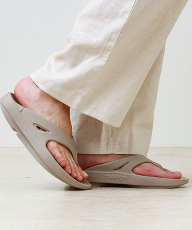 【OOFOS/ウーフォス】 Ooriginal リカバリーサンダル