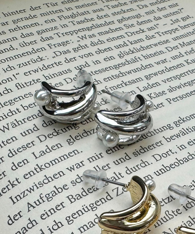 パール付きカールピアス