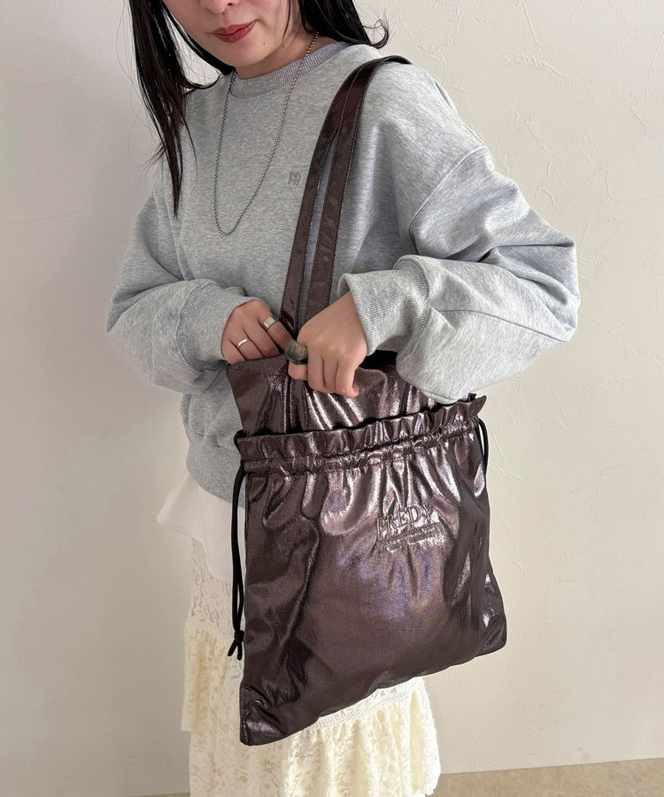 シャイニーアウトポケット刺しゅうトートバッグ