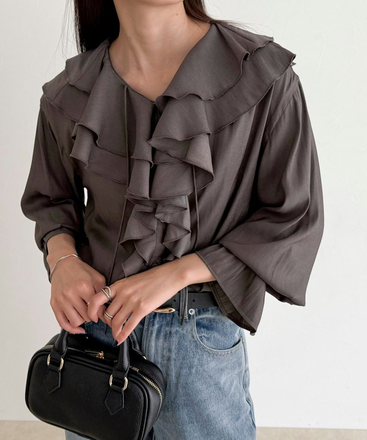 ボリュームフリル前開きブラウス（5-0021-5-21-008）｜fredy