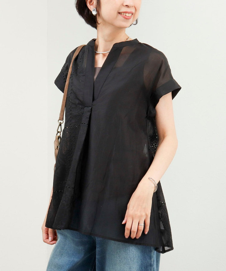 スクエア刺繍バンドカラーシャツ