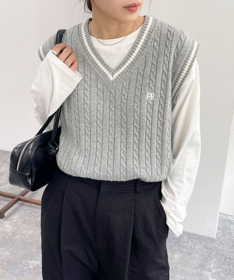 FR刺繍柄編みニットベスト（4-0021-5-22-007）｜fredy emue