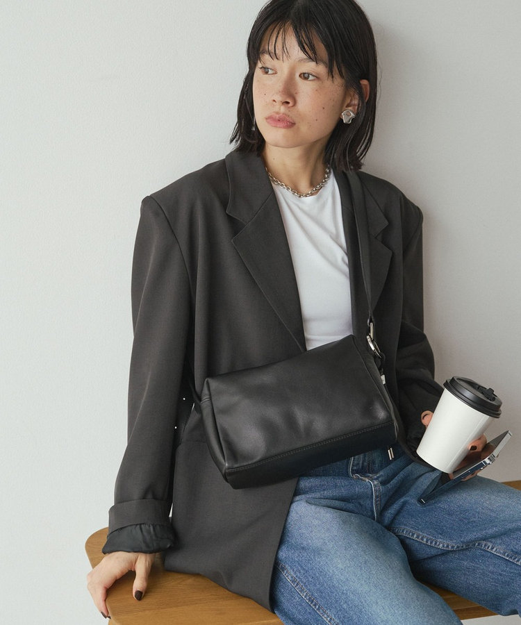 《WEB限定》レザースクエアショルダーバッグ