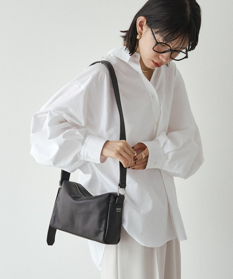 《WEB限定》レザースクエアショルダーバッグ