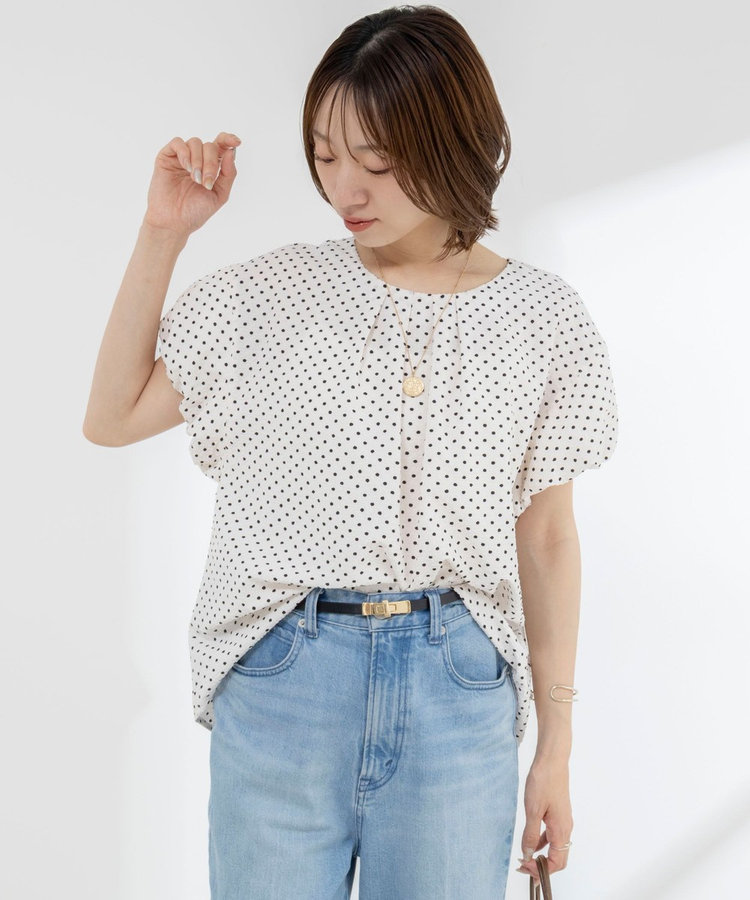 【WEB限定】ウォッシャブルサッカードット袖ギャザーブラウス