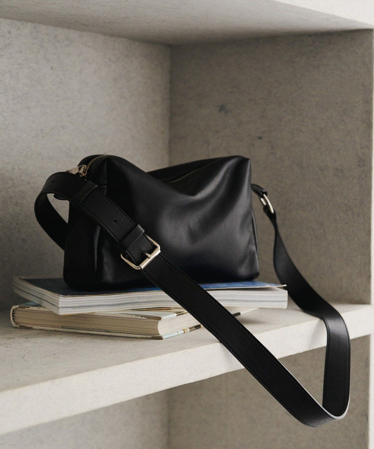 レザースクエアショルダーバッグ(CE-1575)（RUZ1052122A0002）｜russet