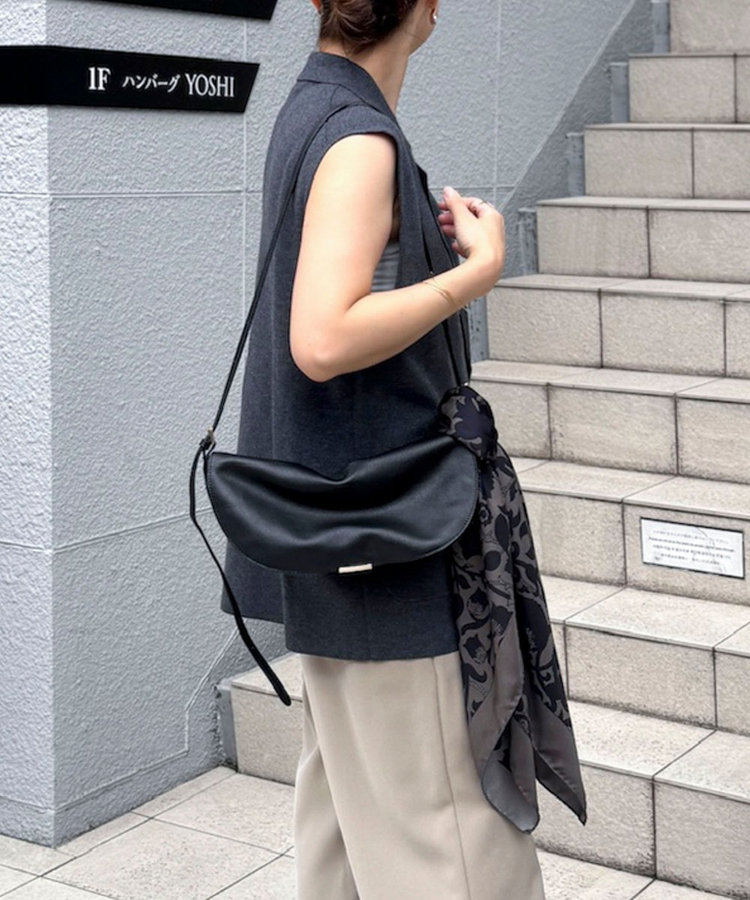 ムーンショルダーバッグ